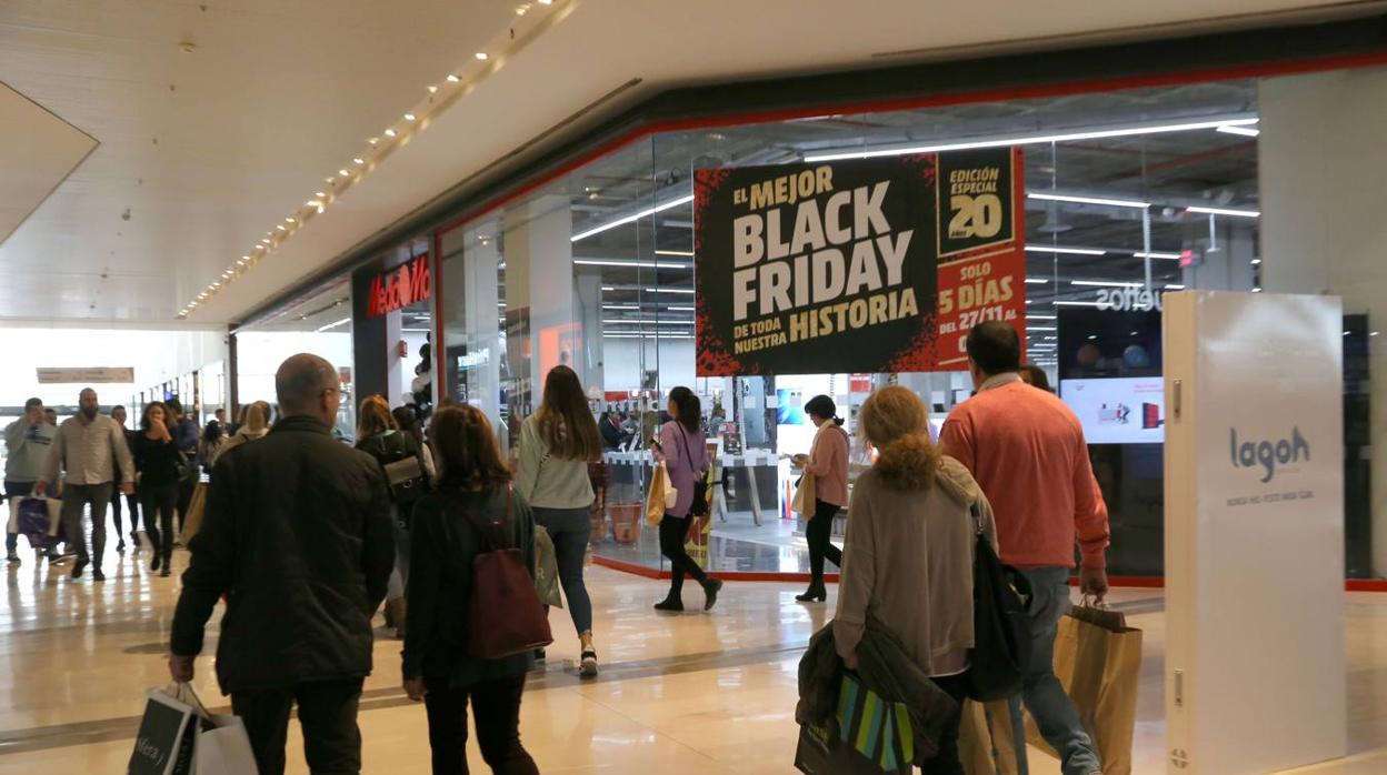 El Black Friday aterriza en los comercios del centro comercial Lagoh