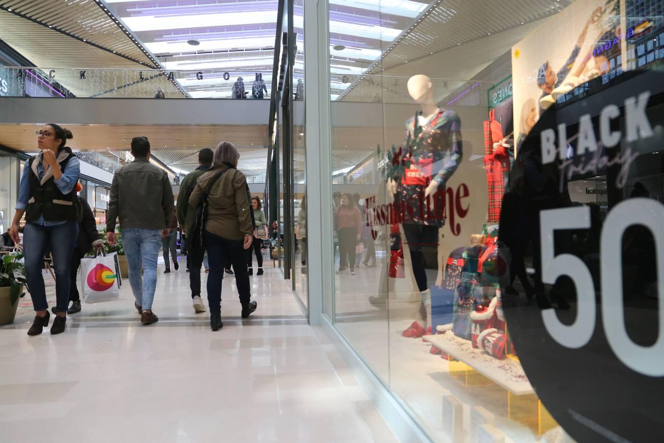 El Black Friday aterriza en los comercios del centro comercial Lagoh