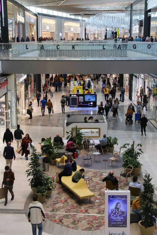 El Black Friday aterriza en los comercios del centro comercial Lagoh