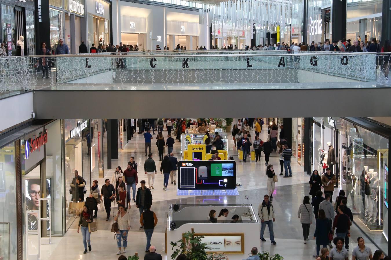 El Black Friday aterriza en los comercios del centro comercial Lagoh