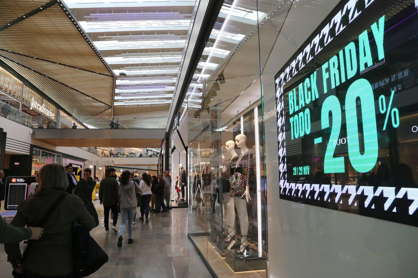 El Black Friday aterriza en los comercios del centro comercial Lagoh