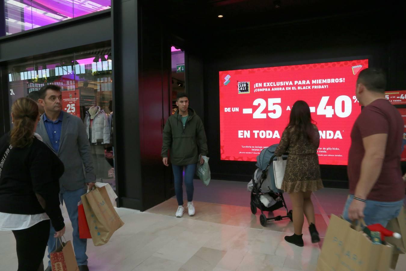 El Black Friday aterriza en los comercios del centro comercial Lagoh