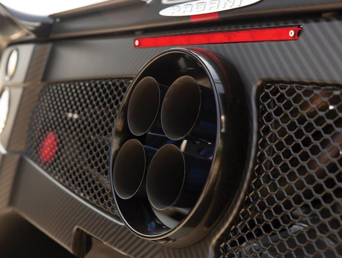 Pagani Zonda Aether de 2017. Los cuatro escapes dispuestos en la parrilla conectan con el propulsor, que emite un gruñido genuino que lo diferencia