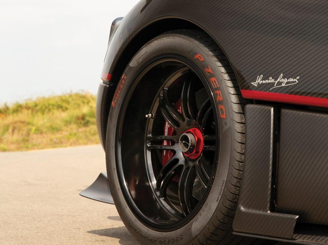 Pagani Zonda Aether de 2017. Como todo bien de luo es escaso y efímero. La decisión de Pagani lo pone en valor, un coche como ése debe ser exclusivo y la oporunidad de conseguirlo, insólita