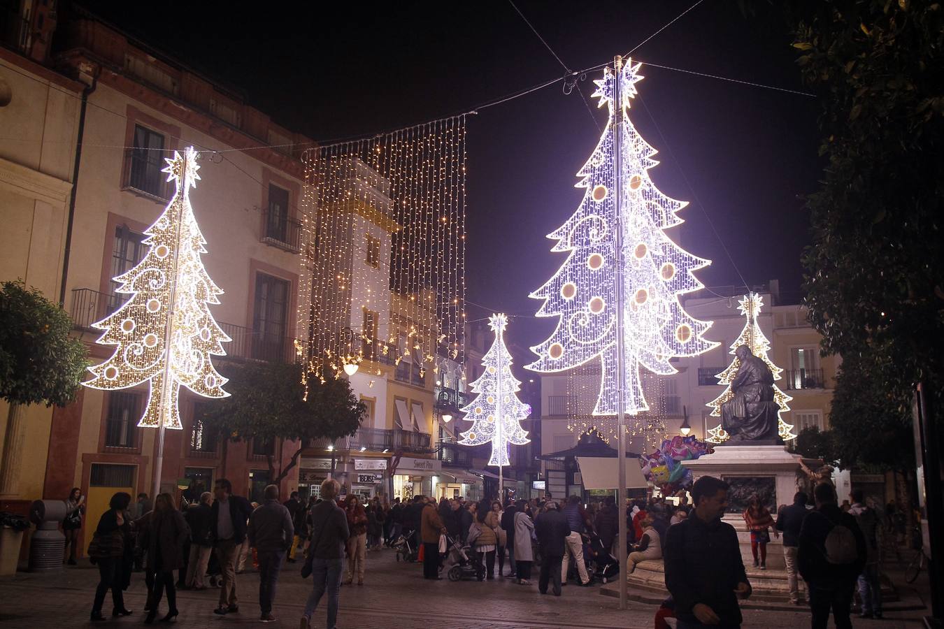 Fotogalería: Navidad, una fiesta permanente en las calles de Sevilla