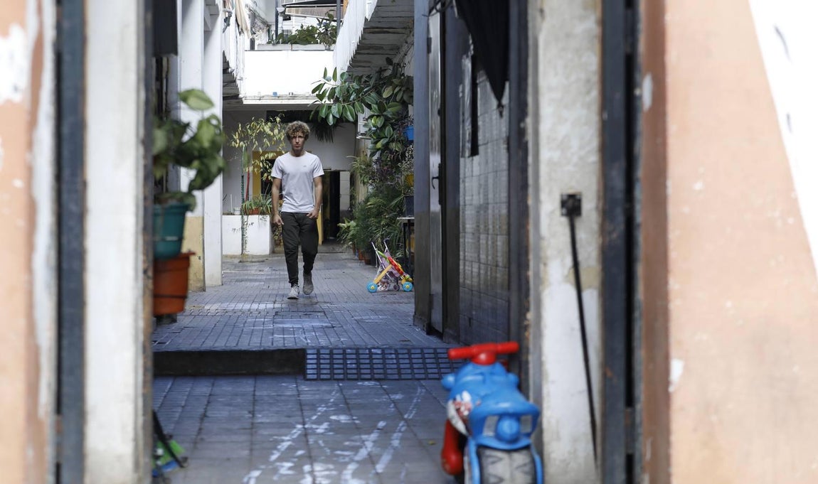 Un recorrido por la calle Isabel II de Córdoba, en imágenes