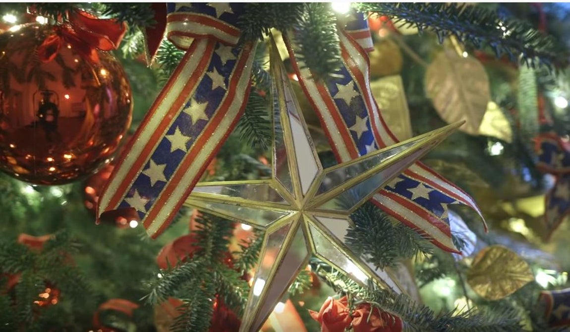 La imponente decoración navideña de Melania Trump en la Casa Blanca, en imágenes