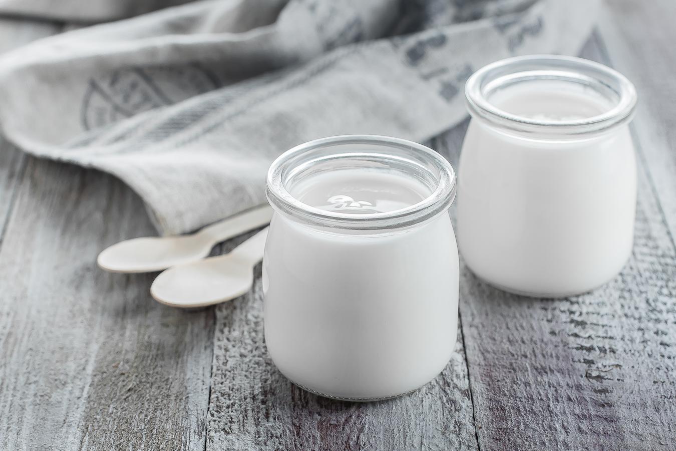 Yogur. El yogur viene a ser el alimento probiótico por excelencia. Una de las ventajas de consumirlo es que posee una proteína más digerible que la leche (con menos lactosa), lo que hace que se absorba mejor en el organismo.