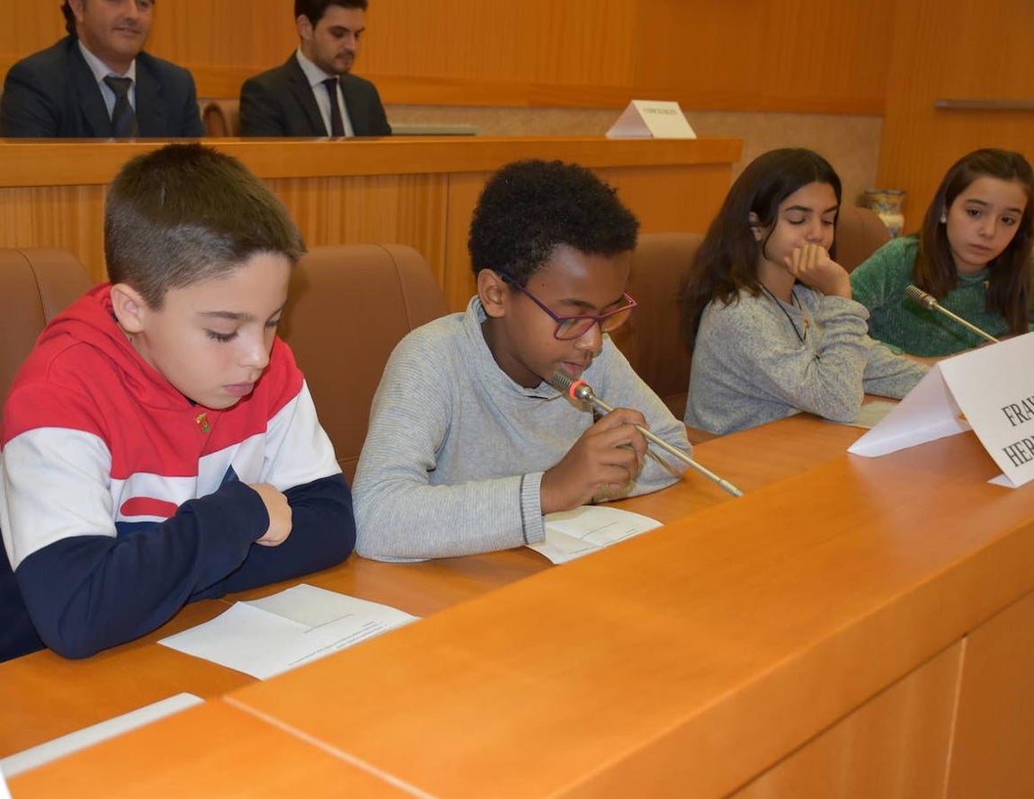 El pleno infantil en imágenes