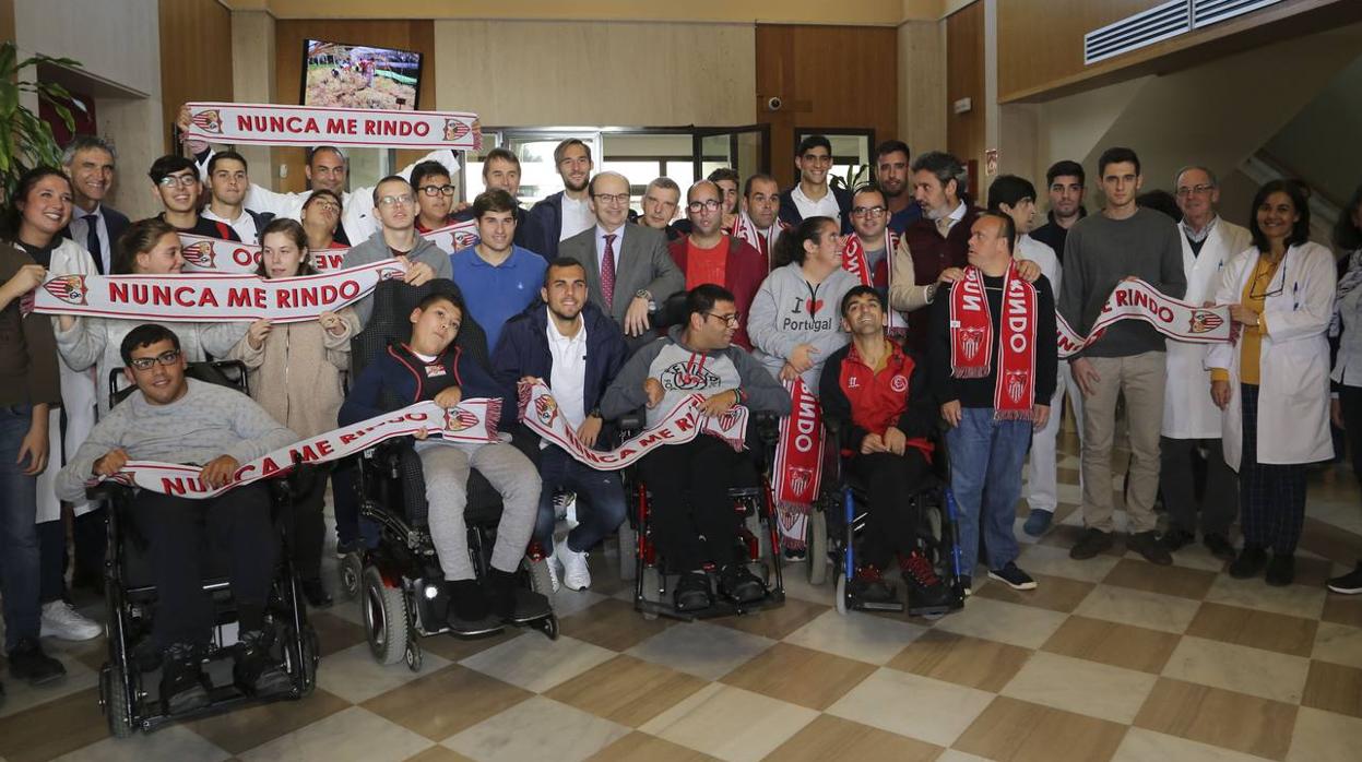 Visita del Sevilla FC al hospital de San Juan de Dios