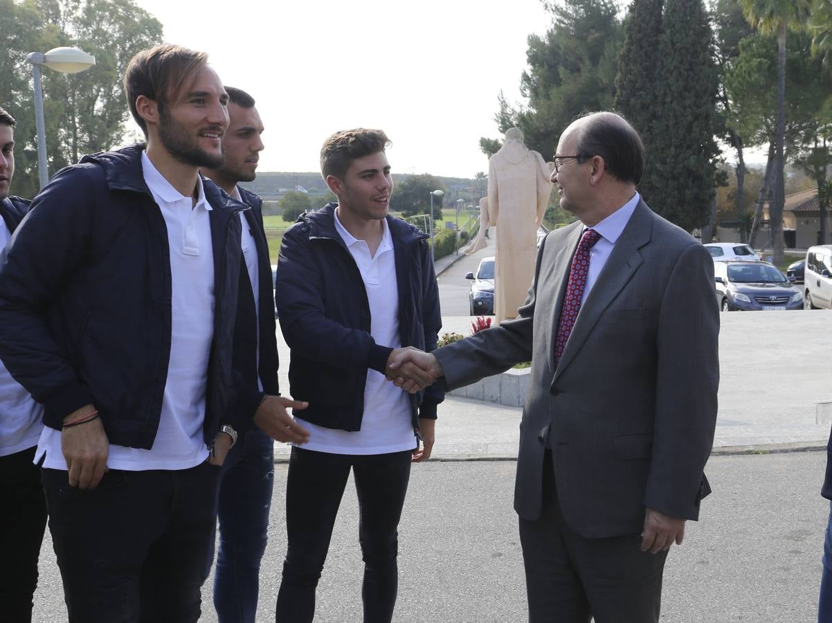 Visita del Sevilla FC al hospital de San Juan de Dios