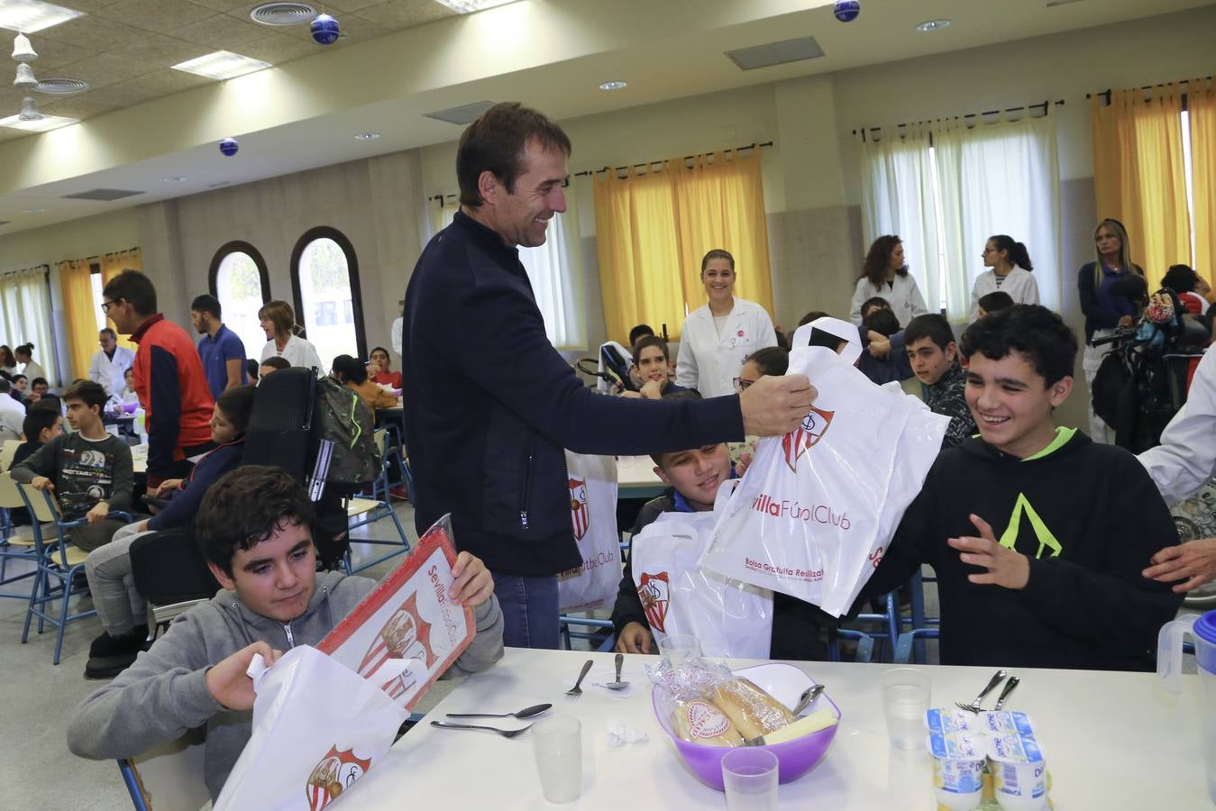 Visita del Sevilla FC al hospital de San Juan de Dios