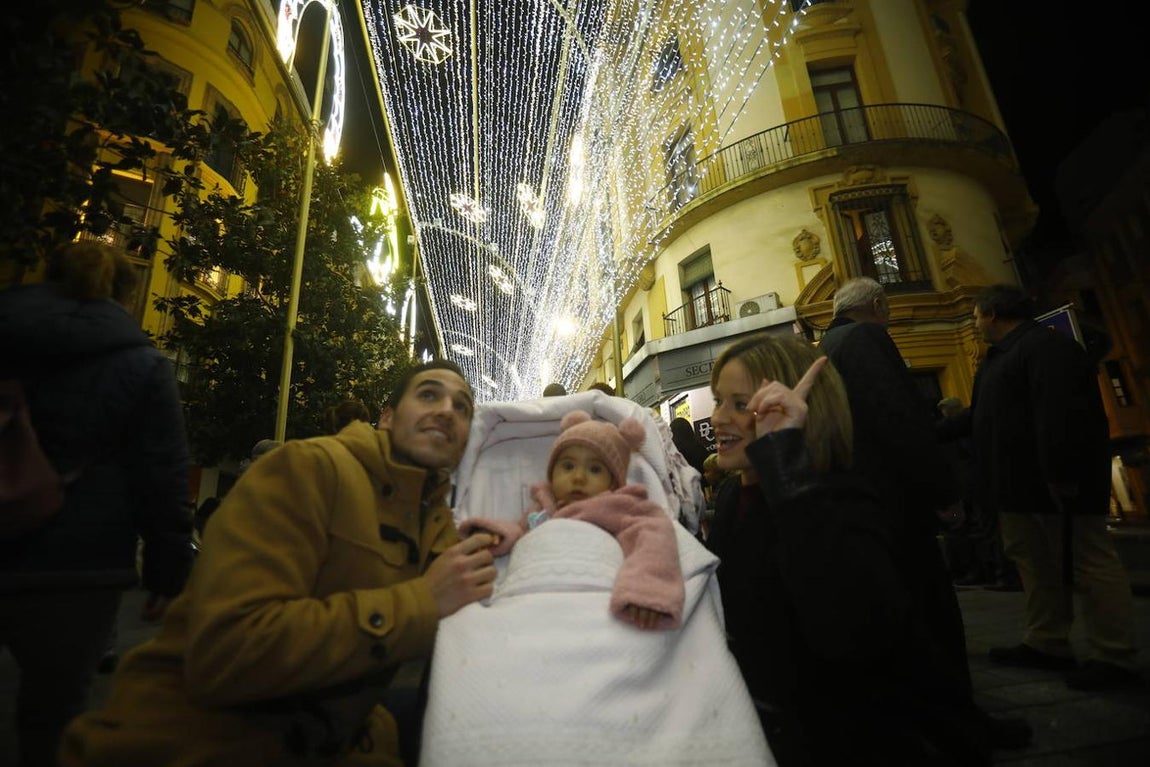 El alumbrado y el ambiente en las calles del Centro de Córdoba, en imágenes