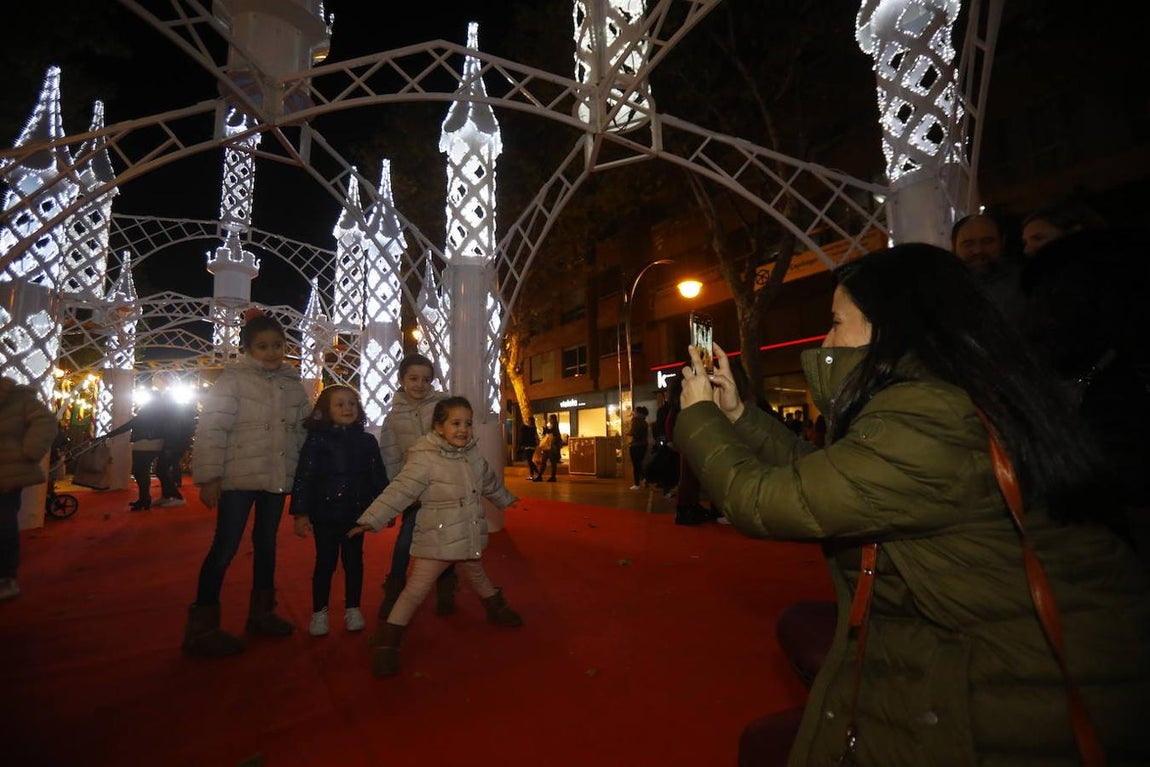 El alumbrado y el ambiente en las calles del Centro de Córdoba, en imágenes