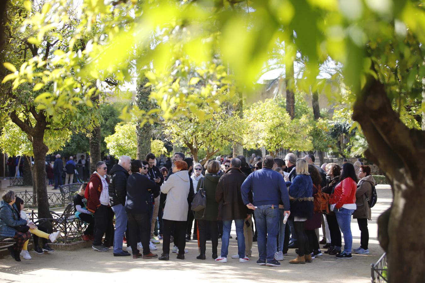 El ambiente turístico en Córdoba en el puente, en imágenes