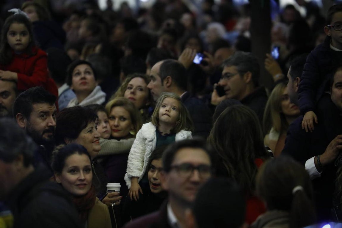 El ambiente navideño del viernes del puente en Córdoba, en imágenes