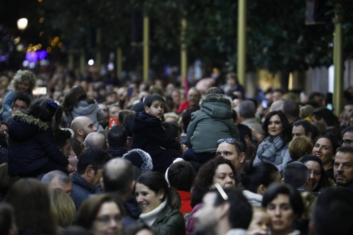 El ambiente navideño del viernes del puente en Córdoba, en imágenes
