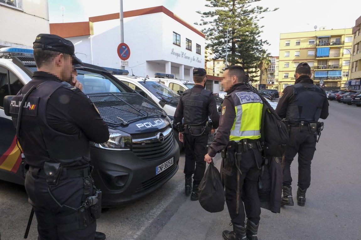 De patrulla con la Policía Nacional por Sanlúcar. Objetivo: mantener el control