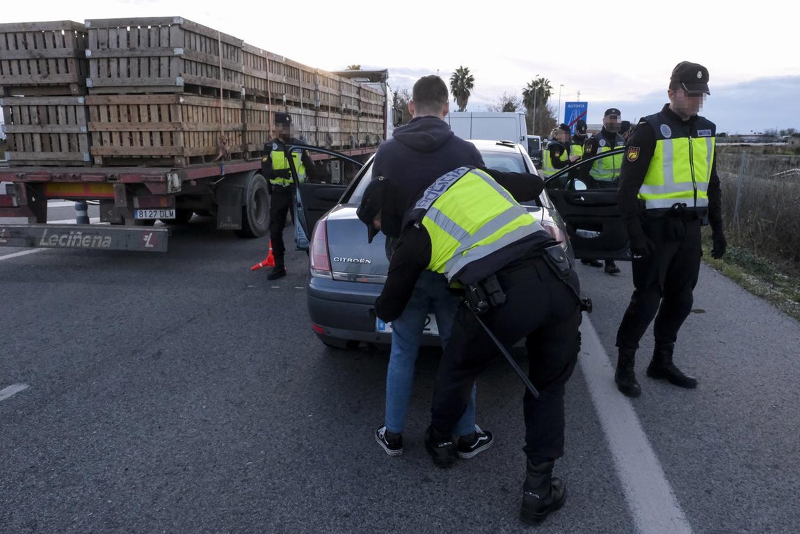 De patrulla con la Policía Nacional por Sanlúcar. Objetivo: mantener el control