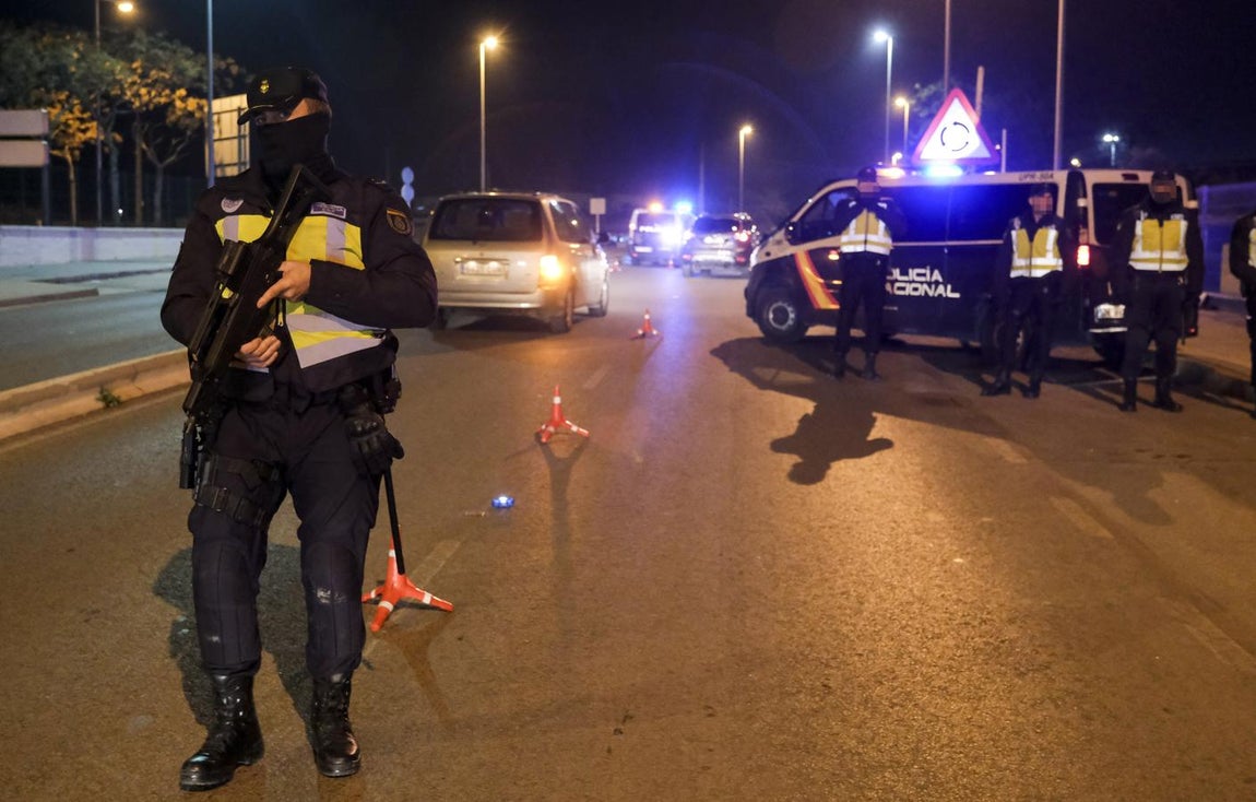 De patrulla con la Policía Nacional por Sanlúcar. Objetivo: mantener el control