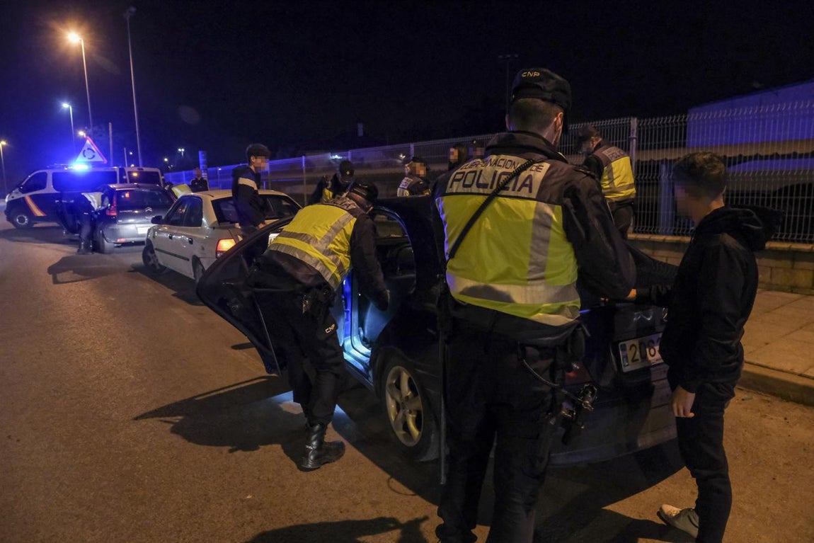 De patrulla con la Policía Nacional por Sanlúcar. Objetivo: mantener el control