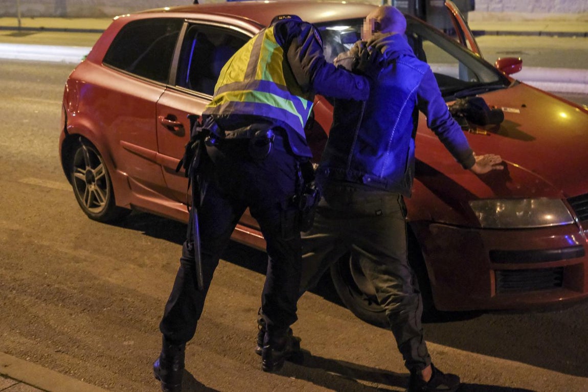De patrulla con la Policía Nacional por Sanlúcar. Objetivo: mantener el control
