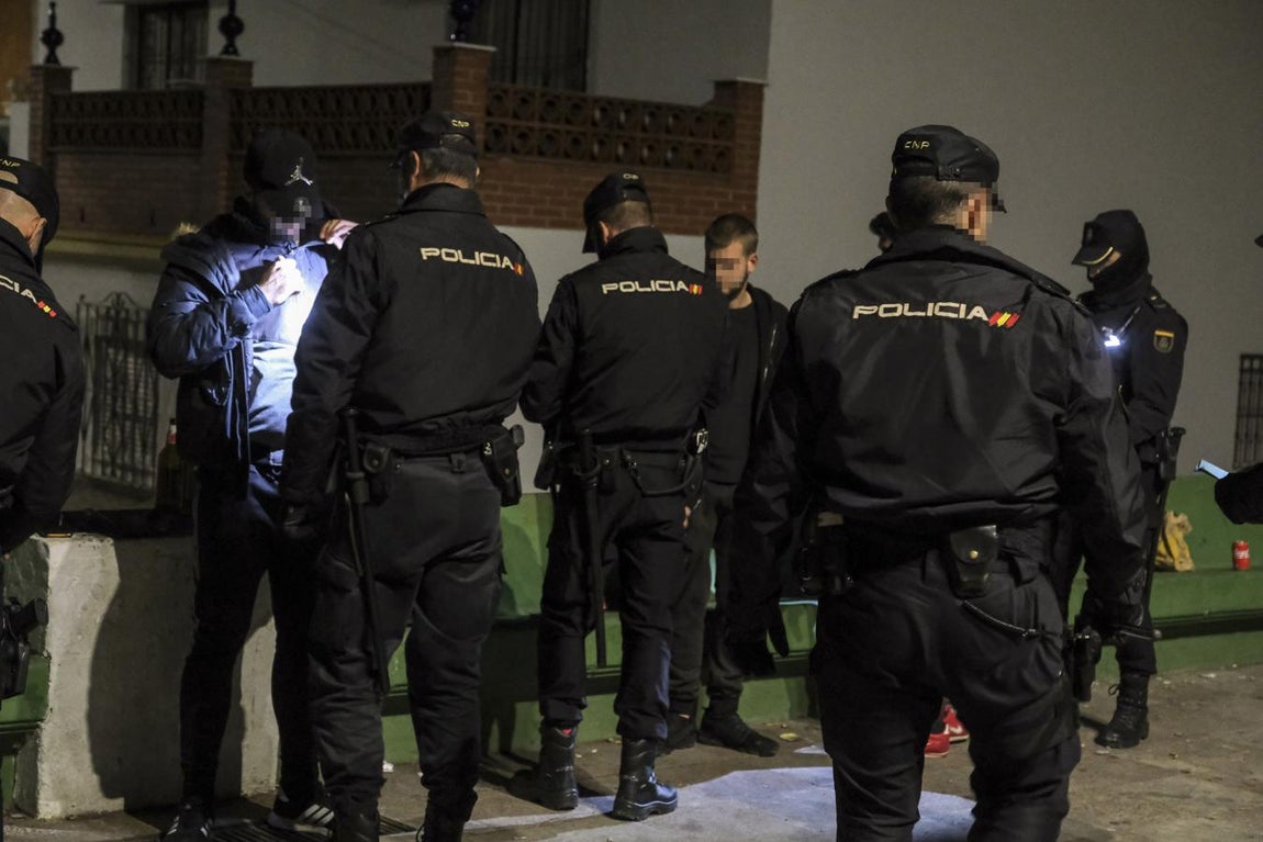 De patrulla con la Policía Nacional por Sanlúcar. Objetivo: mantener el control