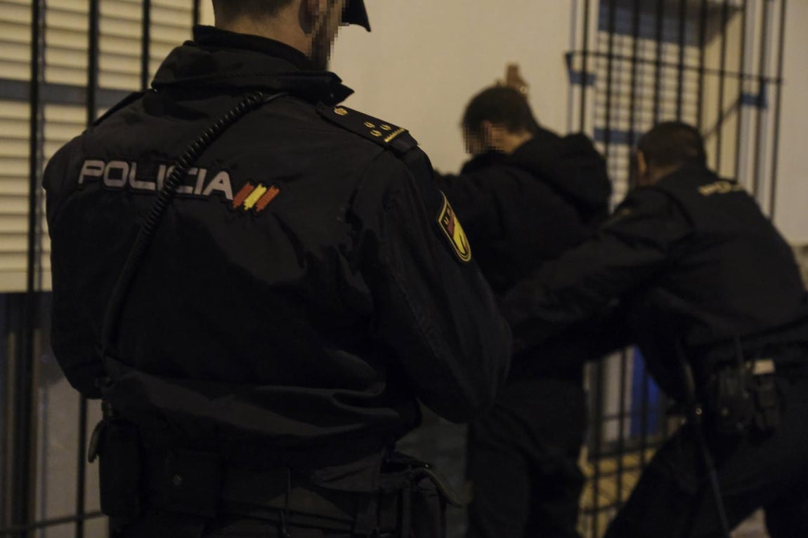 De patrulla con la Policía Nacional por Sanlúcar. Objetivo: mantener el control