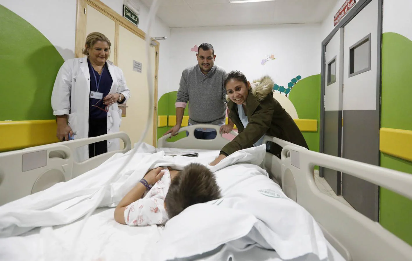 La labor de los expertos del Reina Sofía en cálculo renal en niños, en imágenes