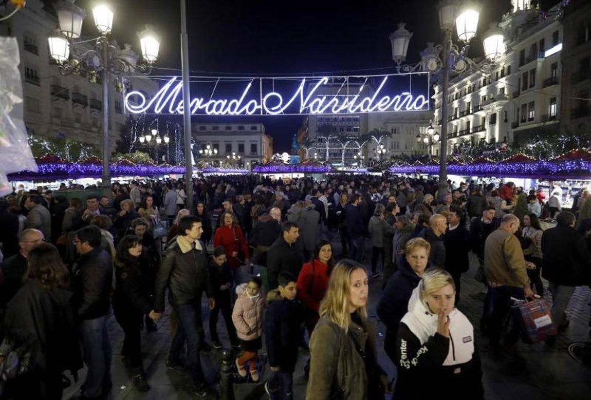 El tercer día del espectáculo de Cruz Conde y el ambiente navideño, en imágenes