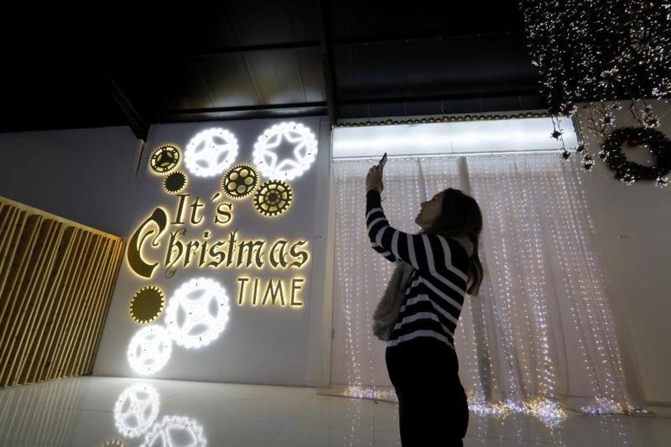 En imágenes, cómo se fabrica la luz navideña en Ximénez Group