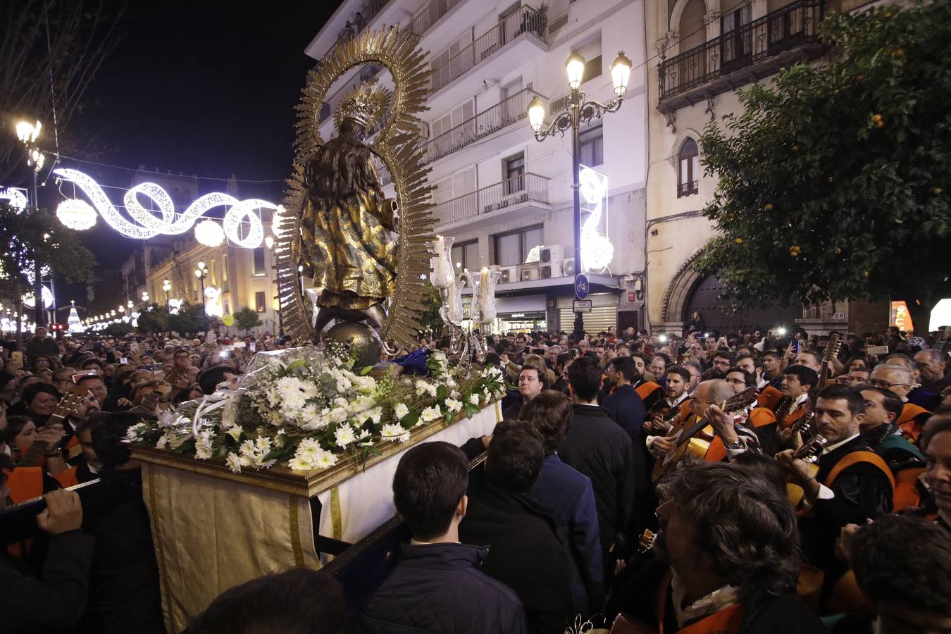 Los tunos cantan a la Inmaculada Concepción