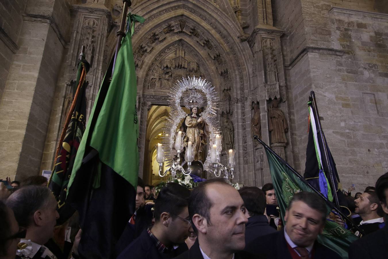 Los tunos cantan a la Inmaculada Concepción