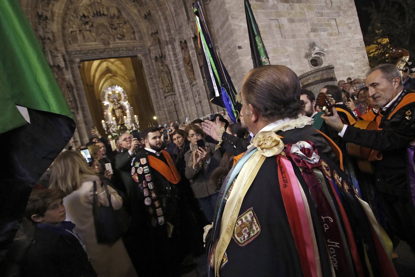 Los tunos cantan a la Inmaculada Concepción