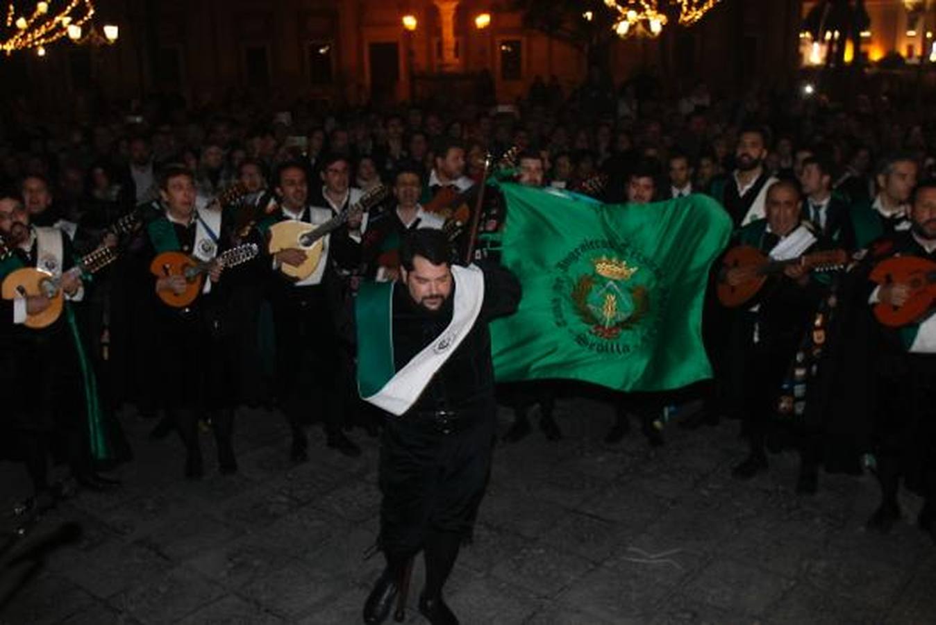 Los tunos cantan a la Inmaculada Concepción