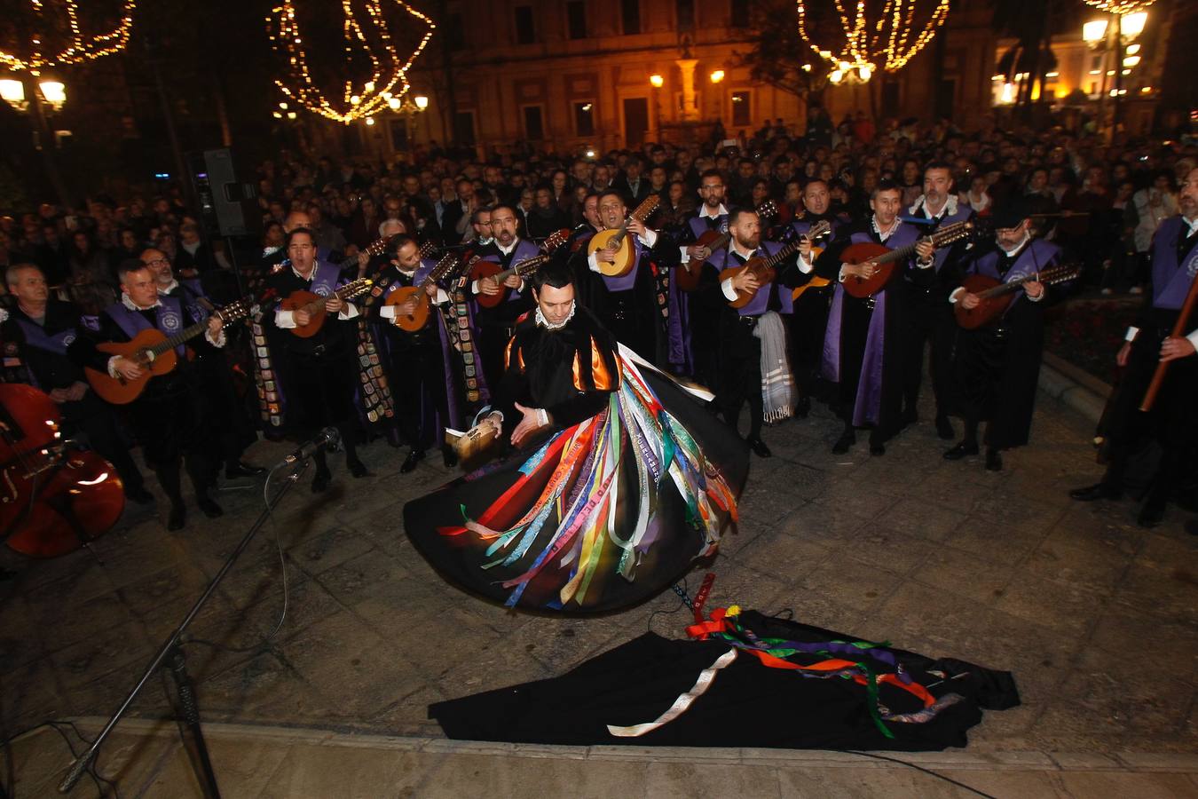 Los tunos cantan a la Inmaculada Concepción