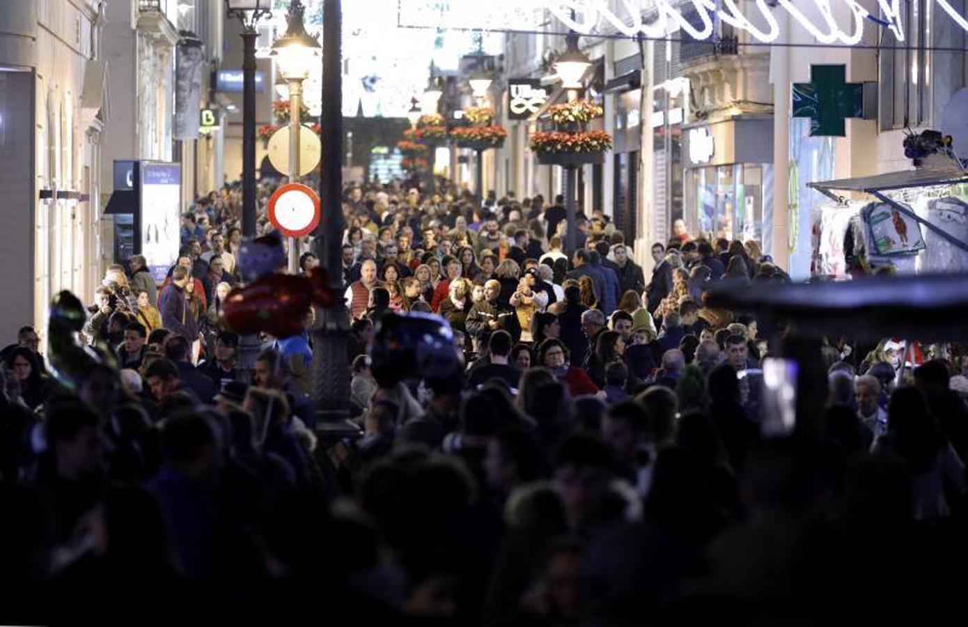 El cuarto día del espectáculo de Cruz Conde y el ambiente navideño, en imágenes