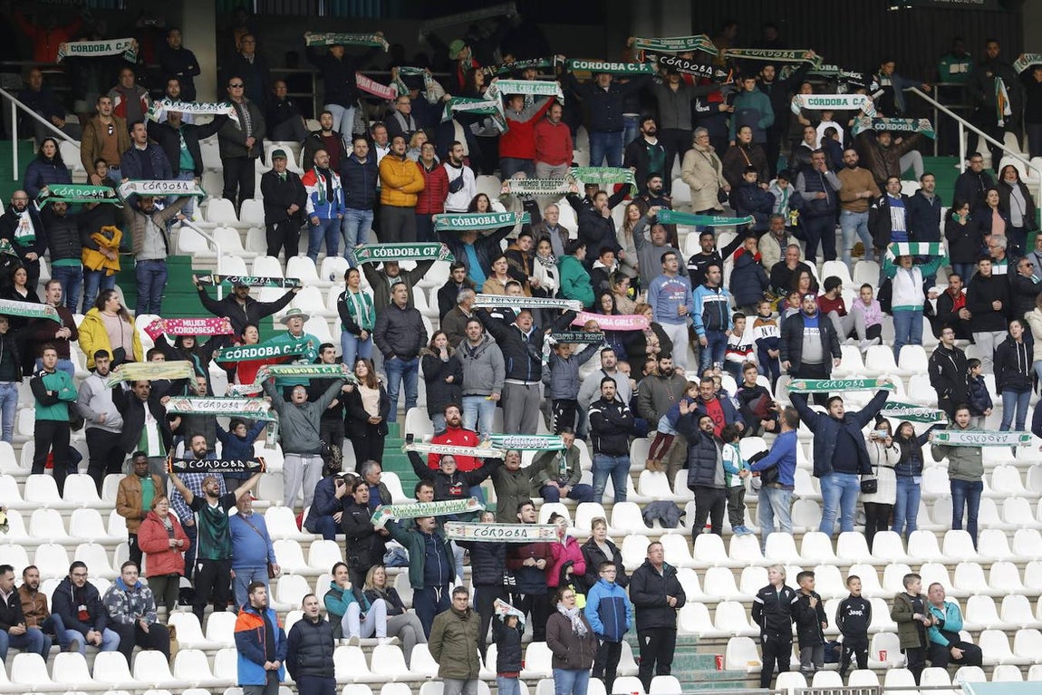 El ambiente en las gradas del Córdoba-Atlético Sanluqueño, en imágenes
