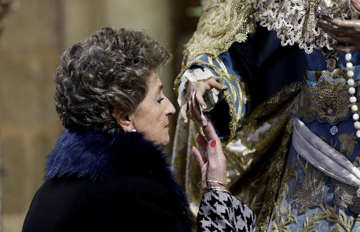 Los besamanos en Córdoba con motivo de la Inmaculada, en imágenes