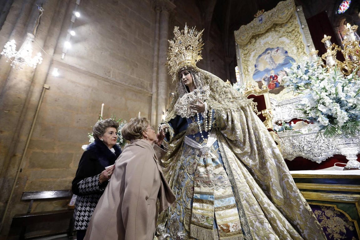 Los besamanos en Córdoba con motivo de la Inmaculada, en imágenes