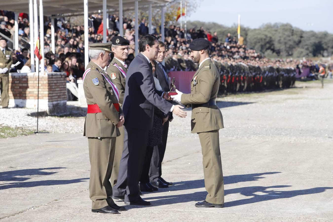 El desfile militar de la Brigada Guzmán El Bueno en Córdoba, en imágenes