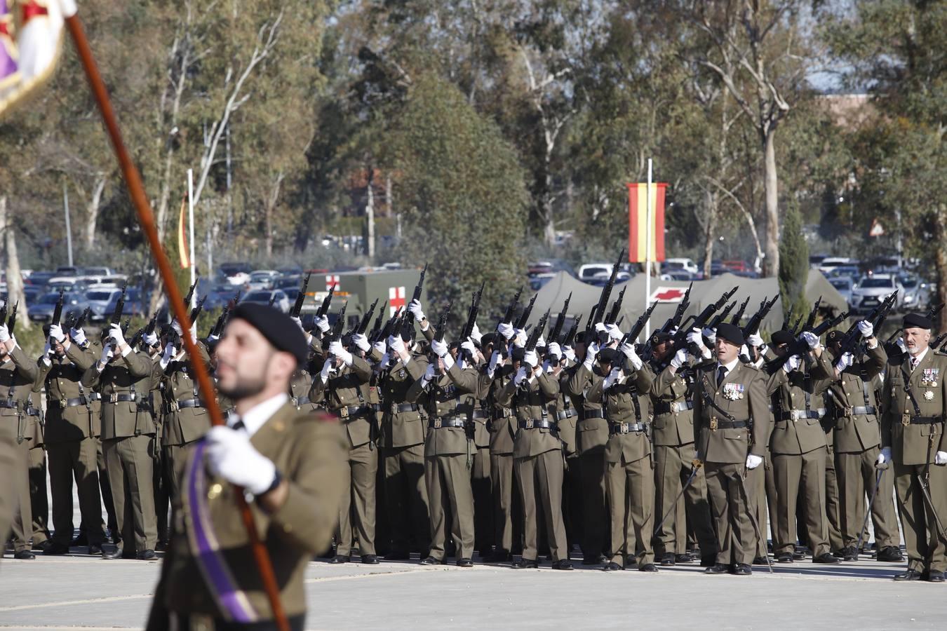 El desfile militar de la Brigada Guzmán El Bueno en Córdoba, en imágenes