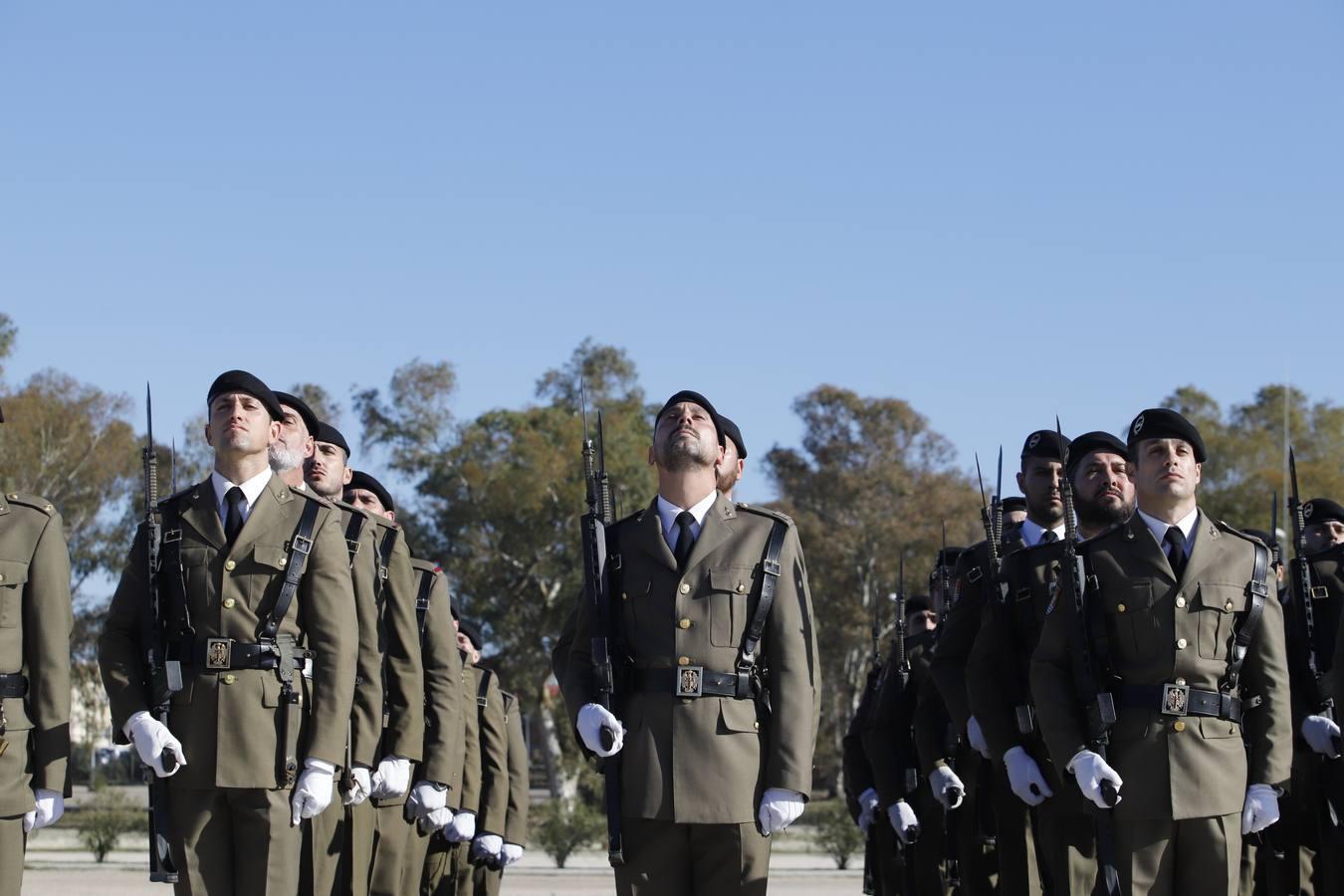 El desfile militar de la Brigada Guzmán El Bueno en Córdoba, en imágenes