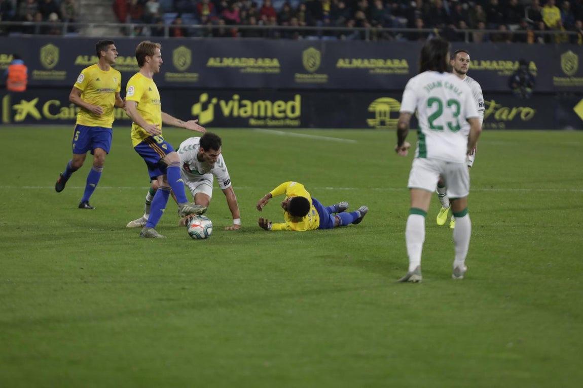 Las imágenes del partido Cádiz C.F. - Elche