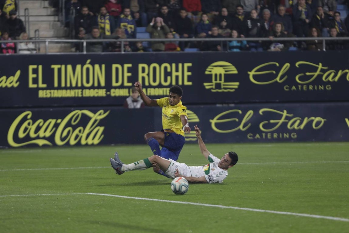 Las imágenes del partido Cádiz C.F. - Elche