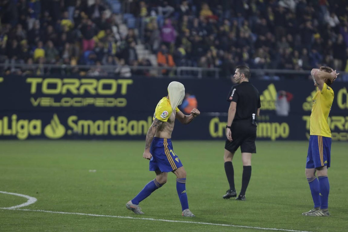 Las imágenes del partido Cádiz C.F. - Elche
