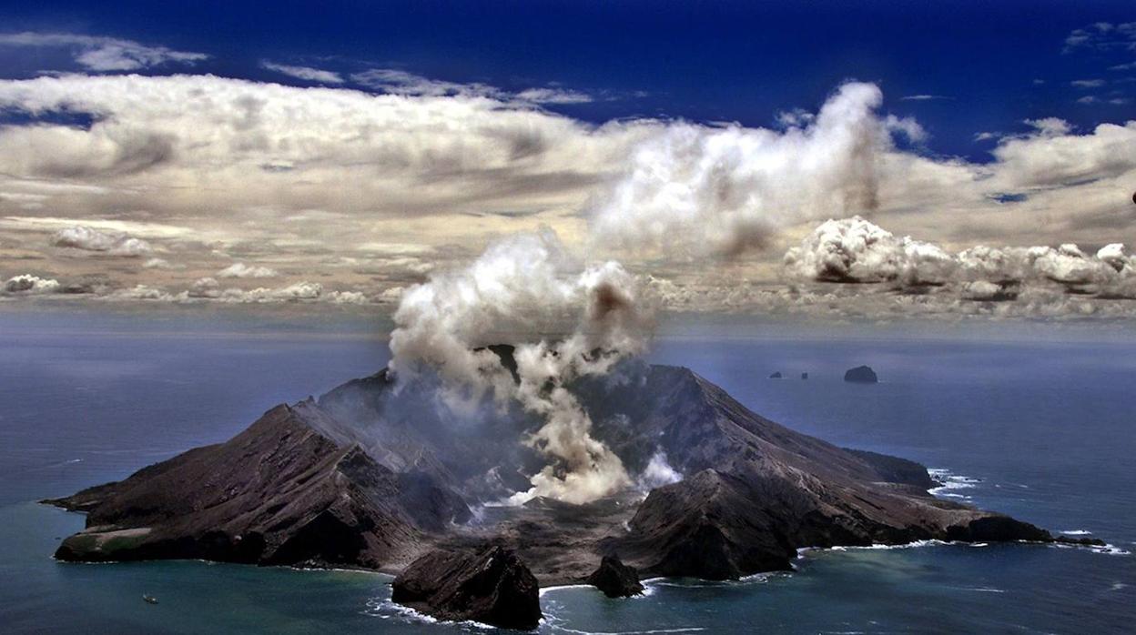 Las impresionantes imágenes de la erupción del volcán en Nueva Zelanda