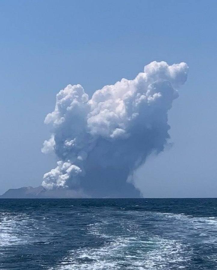 Las impresionantes imágenes de la erupción del volcán en Nueva Zelanda. 