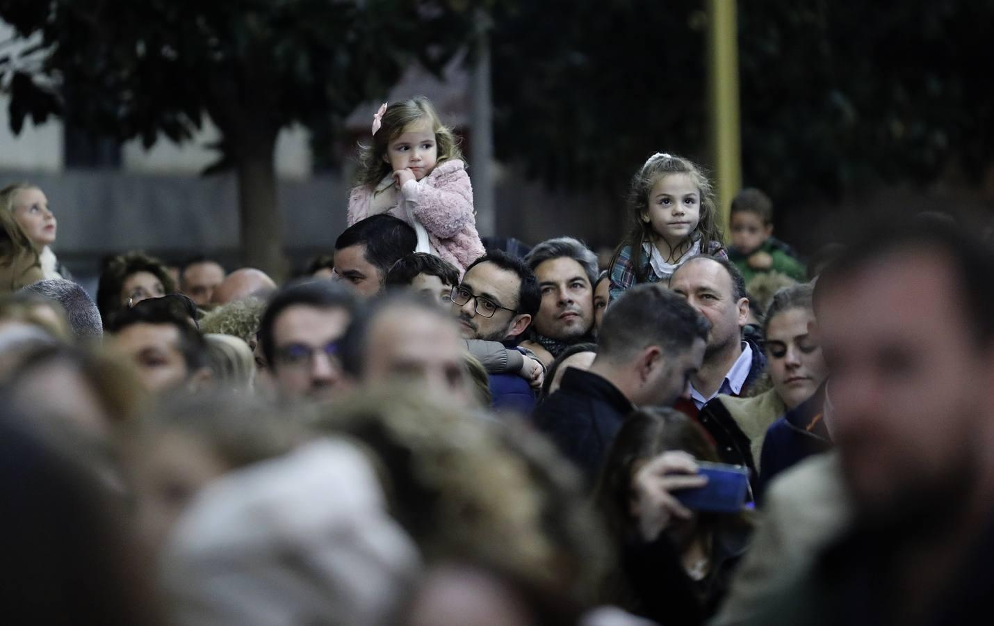 El lunes festivo bajo las luces de la Navidad en Córdoba, en imágenes