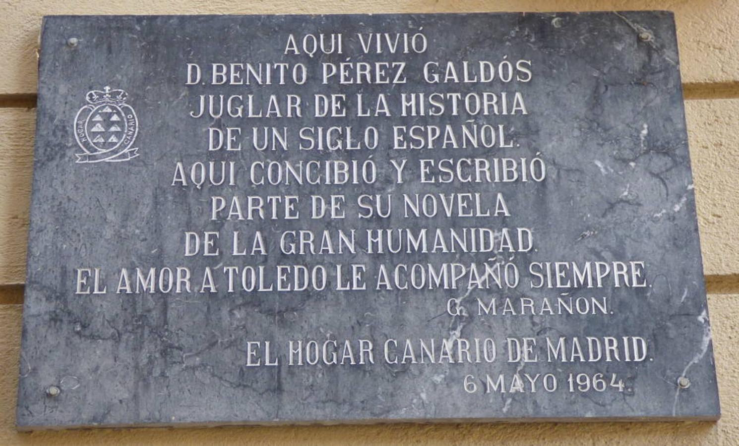 Inscripción dedicada a Pérez Galdós situada en la puerta del Lino. FOTO RAFAEL DEL CERRO. 